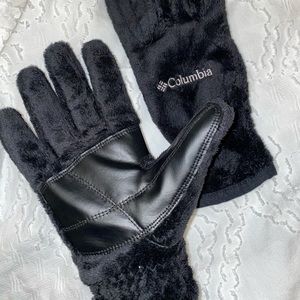 Black, fuzzy Columbia gloves.